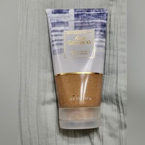 New! Bath & Body Works Fresh Getaway Body Scrub - Blue and Brown